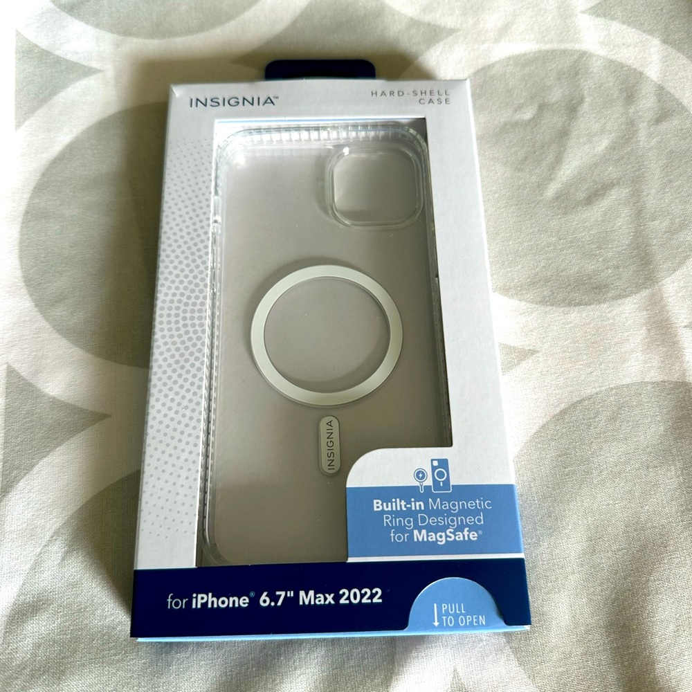 NWTs Insignia IPhone Max 2022 magnetic drop tested case